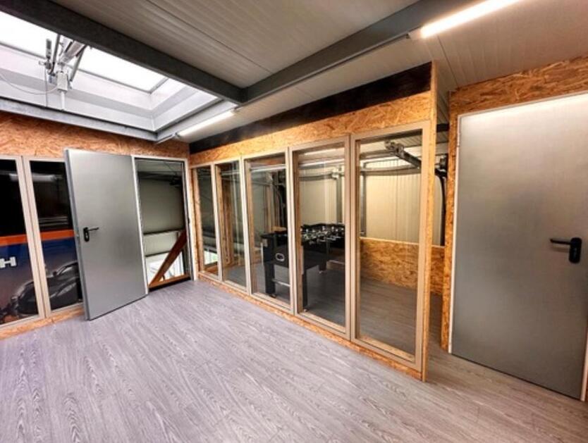 Geschäftsadresse hier anmelden,Büro,Taxi und Uber Stellplätze
