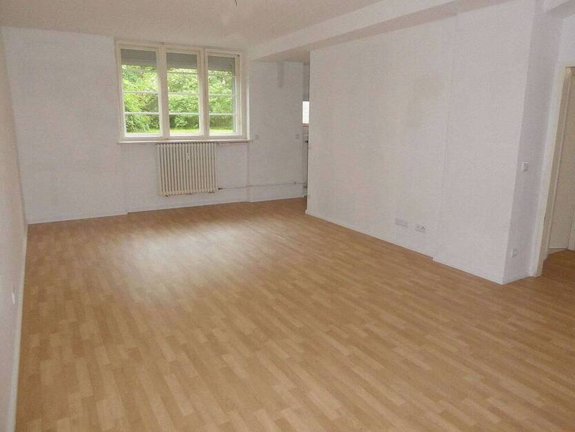 Hessenallee – SOUTERRAIN-Wohnung – großzügiger Grundriss – 2 Zimmer