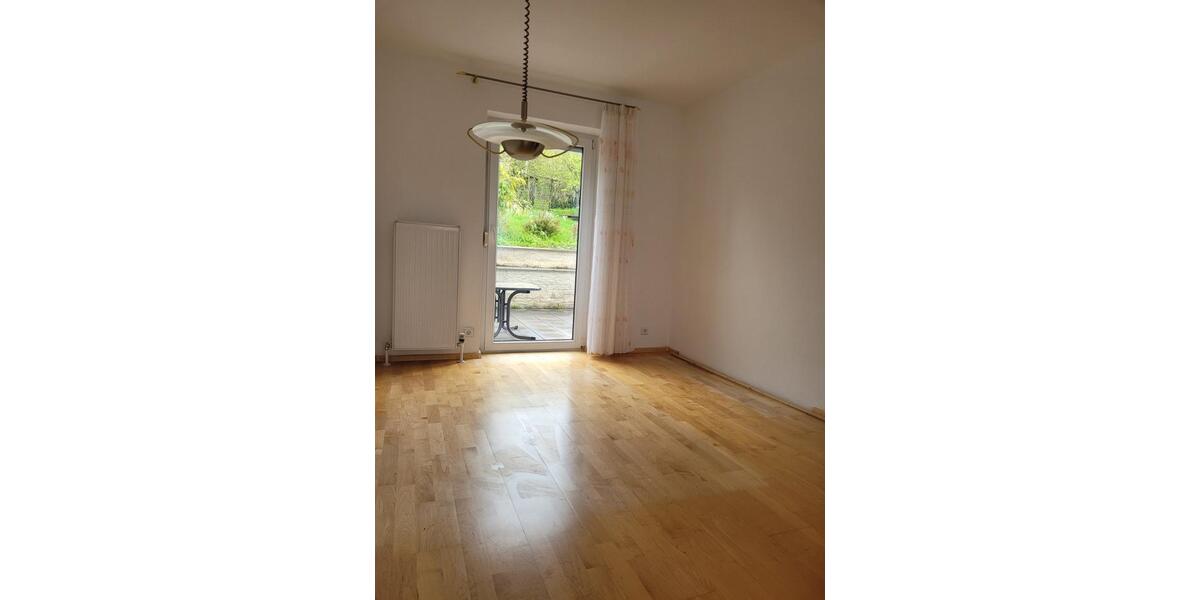 Modernisierte Doppelhaushälfte mit sieben Zimmern 7 zimmer