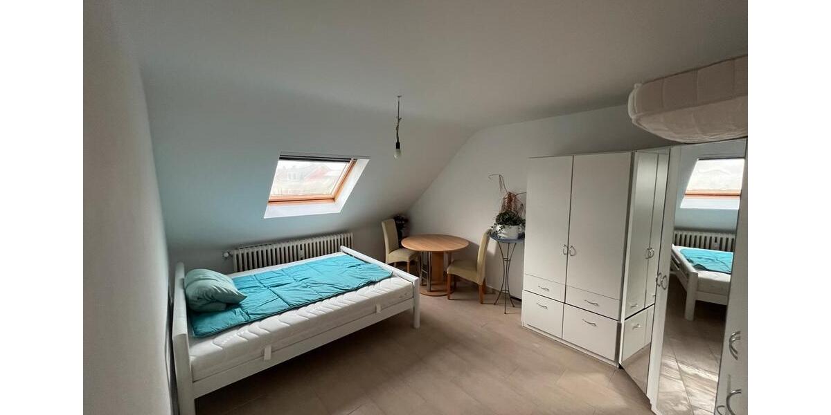 Dachgeschoßwohnung Schwetzingen - 3.5 Zimmer, 100 m&sup2;, 1.200&euro; | Angebot:25725072