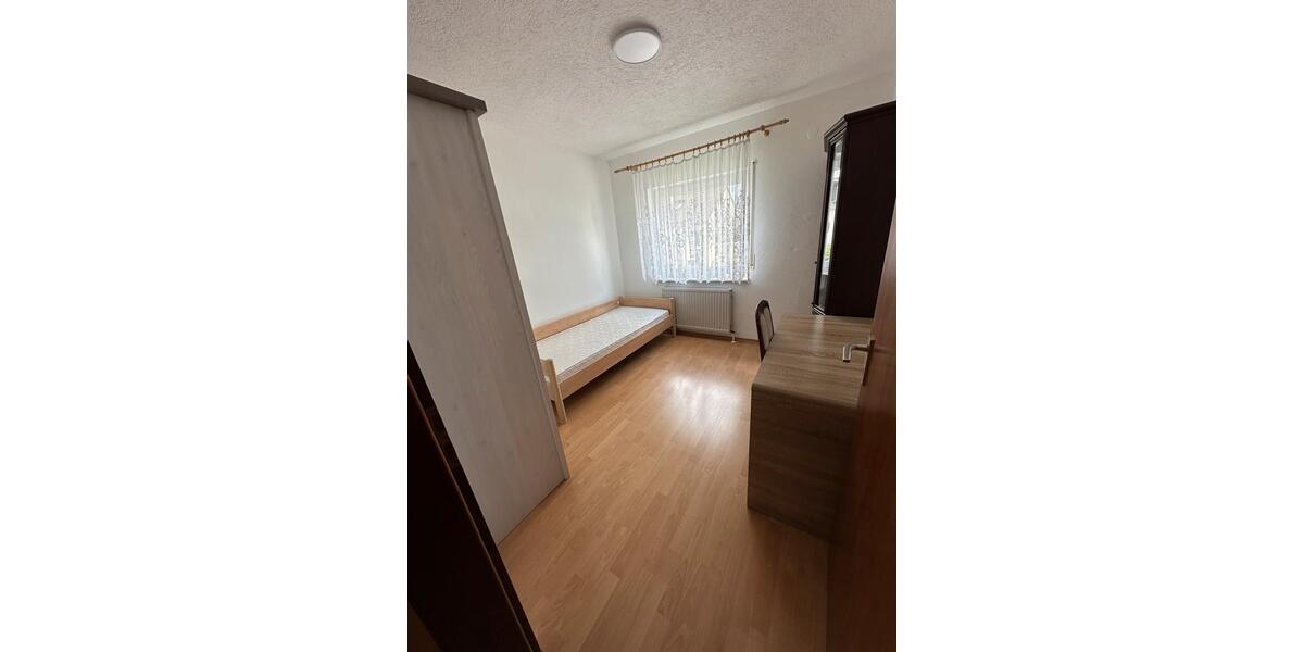 Etagenwohnung Pforzheim Brötzingen - 2 Zimmer, 80 m&sup2;, 1.190&euro; | Angebot:24371350