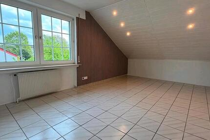 Schöne sonnige Dachgeschosswohnung 2 zimmer