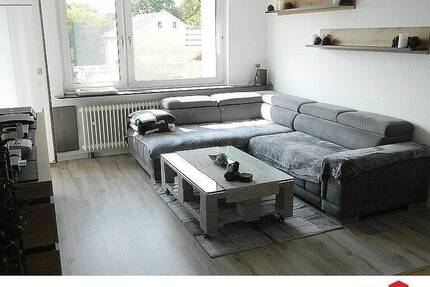 Sanierte und komplett renovierte Etagenwohnung in stadtnahem Haus mit Tageslichtbad und Loggia, ca.76m².