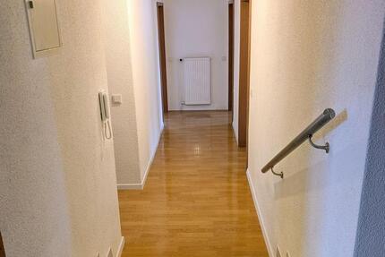 Frisch renoviert & viel Platz: 3,5-Zimmer-Wohnung mit Stellplatz & Mehrzweckraum 3 zimmer