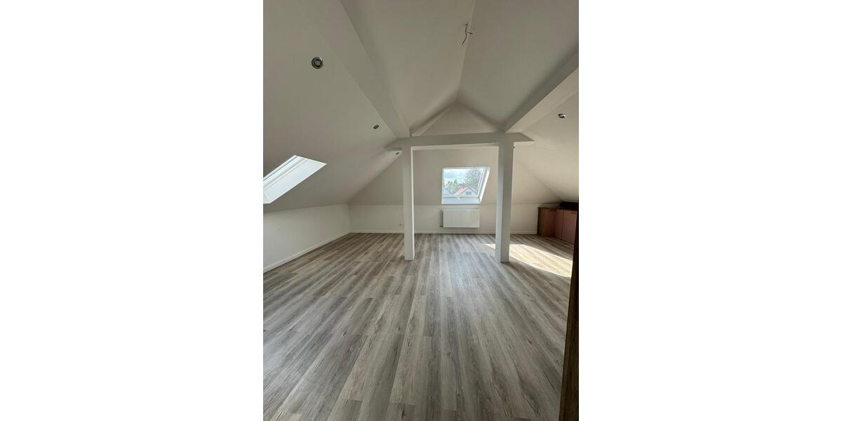 Neuwertige 4 Zimmer Dachgeschosswohnung 4 zimmer