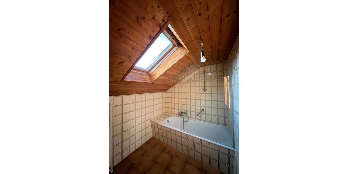 Dachgeschoßwohnung Trostberg - 2 Zimmer, 77 m&sup2;, 750&euro; | Angebot:26523041
