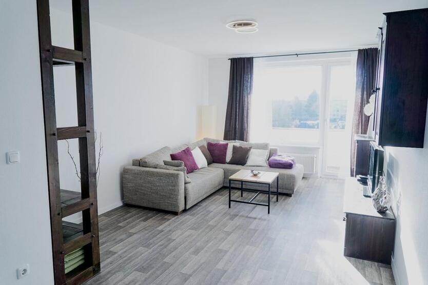 Voll möblierte 3-Zimmer-Wohnung mit zwei Balkonen zimmer