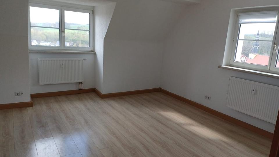 Dachgeschoßwohnung Lunzenau - 2 Zimmer, 66 m&sup2;, 350&euro; | Angebot:26618981