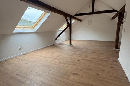 Erstbezug nach Sanierung 1-ZKB DG Wohnung 1 zimmer