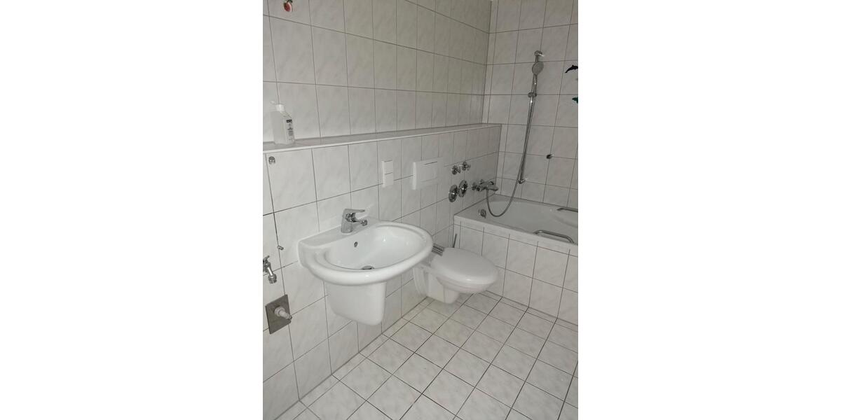 Dachgeschoßwohnung Sangerhausen - 2 Zimmer, 73 m&sup2;, 500&euro; | Angebot:26476536