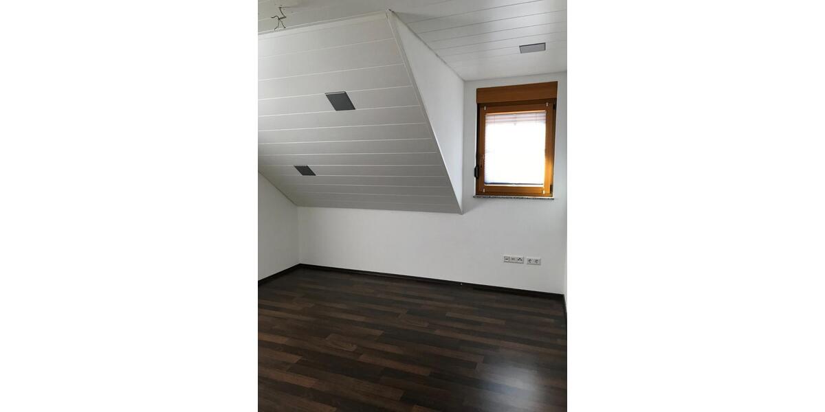 Dachgeschoßwohnung Satteldorf - 4 Zimmer, 97 m&sup2;, 790&euro; | Angebot:25804705