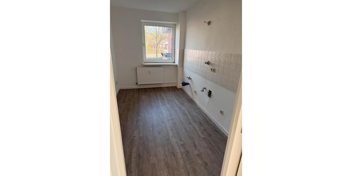 Erdgeschoßwohnung Wilhelmshaven - 4 Zimmer, 75 m&sup2;, 490&euro; | Angebot:25394090