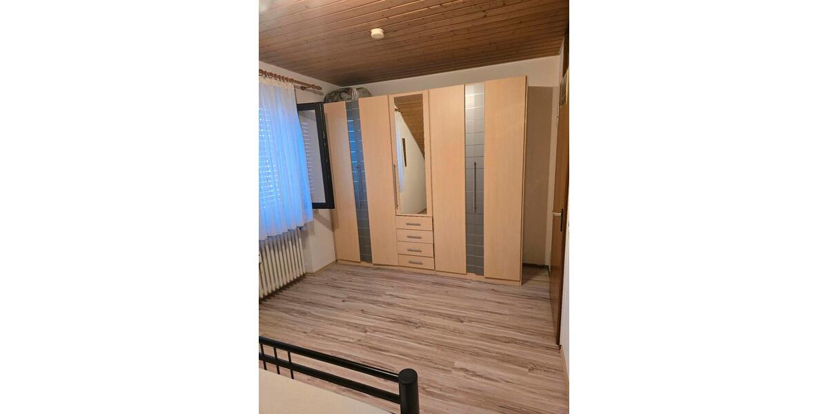 Dachgeschoßwohnung Walddorfhäslach - 4.5 Zimmer, 128 m&sup2;, 1.510&euro; | Angebot:25171919