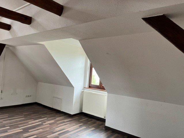 Dachgeschoßwohnung Lohfelden - 4 Zimmer, 93 m&sup2;, 930&euro; | Angebot:26663716