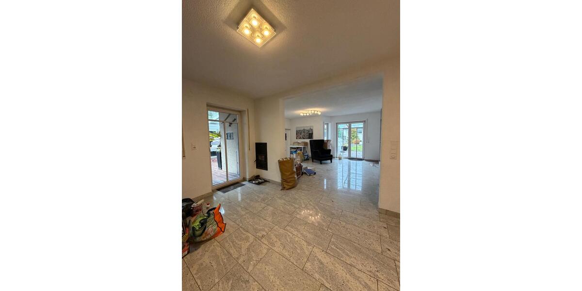 Großzügiger Haushälfte mit exklusivem Pool, großem Garten & Kamin 5.5 zimmer