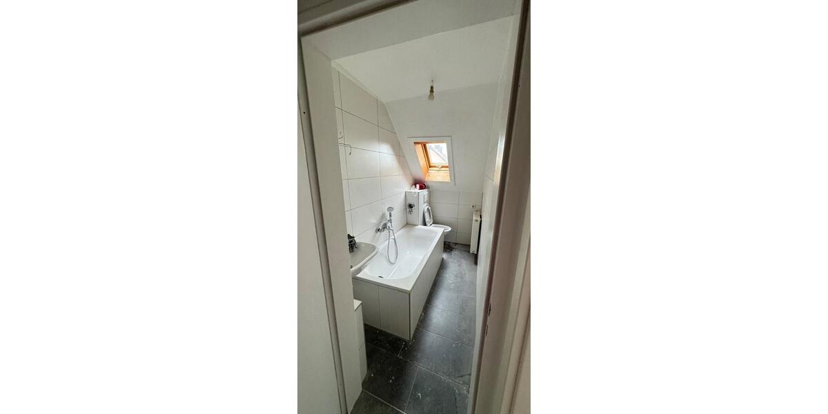 Dachgeschoßwohnung Straubing - 4 Zimmer, 77 m&sup2;, 950&euro; | Angebot:26644970