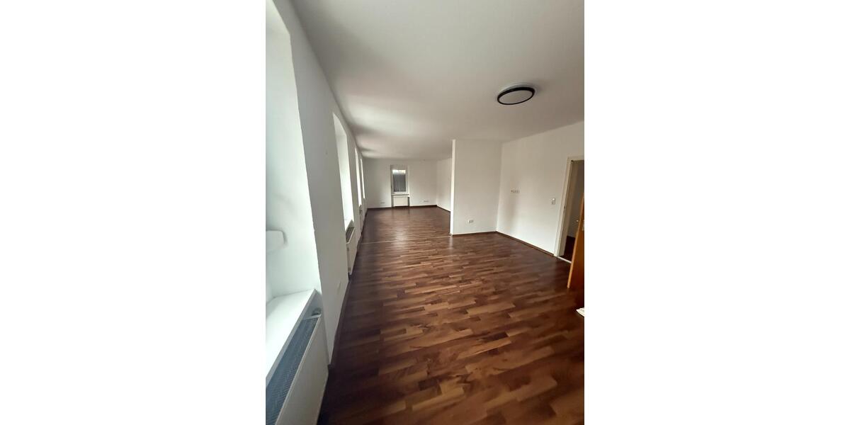 Erdgeschoßwohnung Scheinfeld - 7 Zimmer, 173 m&sup2;, 900&euro; | Angebot:24118533