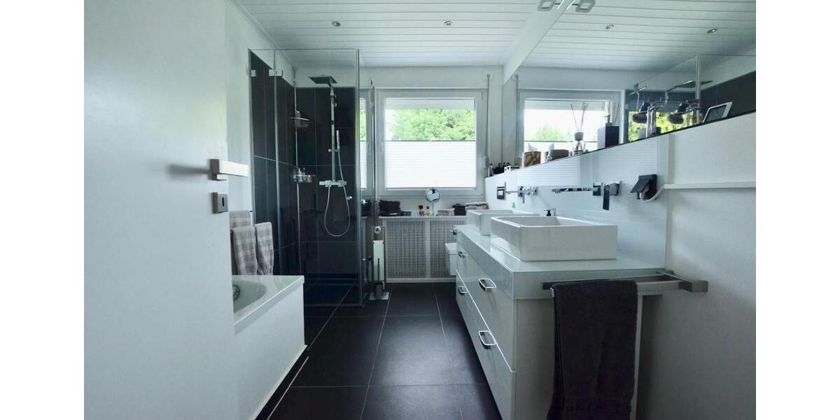 Ihr Traumhaus auf Zeit: Luxuriöses, vollständig möbliertes Einfamilienhaus mit 5 Zimmern und Garten 5 zimmer