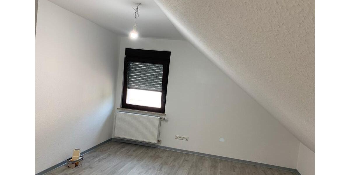 3,5 Zimmer Mietwohnung (93m2) mit großzügigen Balkon im 1.OG 3.5 zimmer