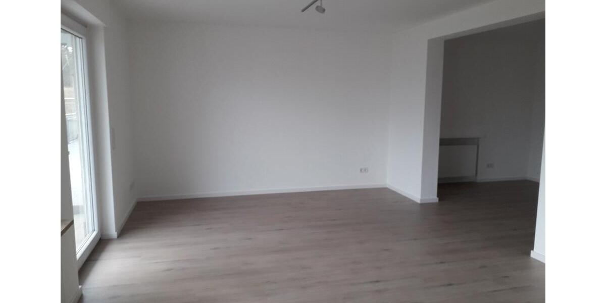 Reihenhaus Würzburg Lengfeld - 7 Zimmer, 146 m&sup2;, 1.750&euro; | Angebot:26368919