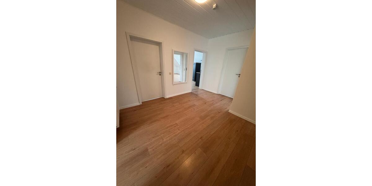 Dachgeschoßwohnung Lübbecke - 4 Zimmer, 100 m&sup2;, 670&euro; | Angebot:25045406