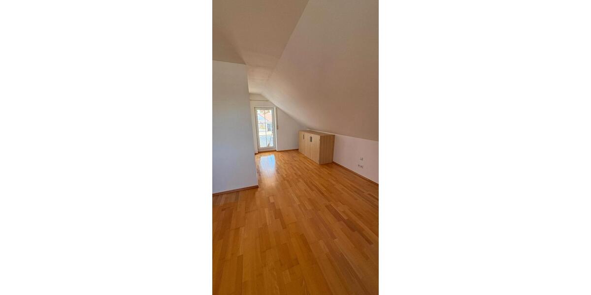 Dachgeschoßwohnung Nördlingen - 3 Zimmer, 90 m&sup2;, 1.080&euro; | Angebot:24343737