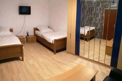 Wohnen auf Zeit Grevenbroich Hemmerden - 8 Zimmer, 200 m&sup2;, 15&euro; | Angebot:26342384