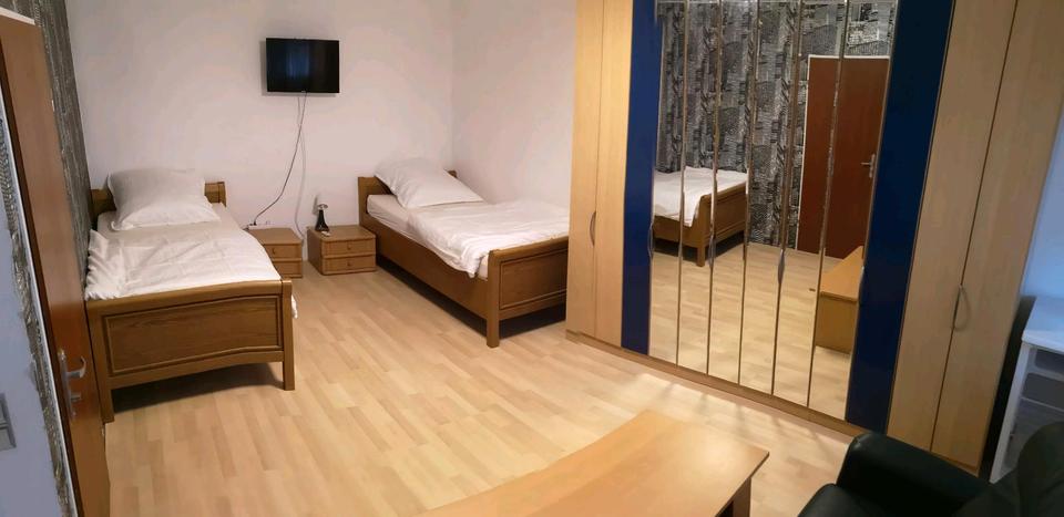 Wohnen auf Zeit Grevenbroich Hemmerden - 8 Zimmer, 200 m&sup2;, 15&euro; | Angebot:26342384
