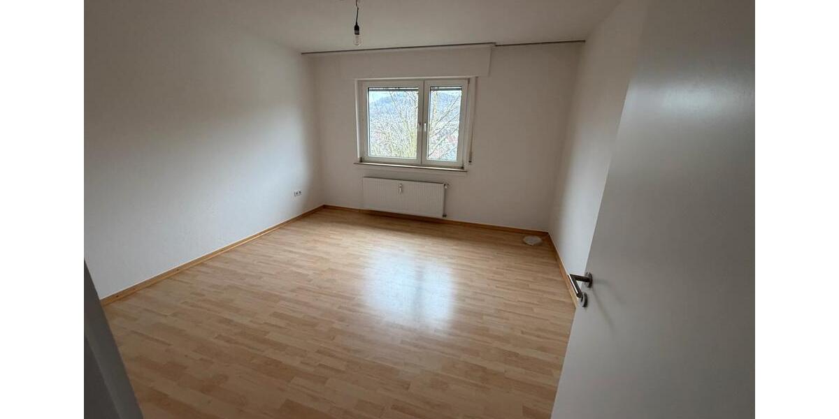 Etagenwohnung Bad Driburg - 3 Zimmer, 81 m&sup2;, 650&euro; | Angebot:26040278