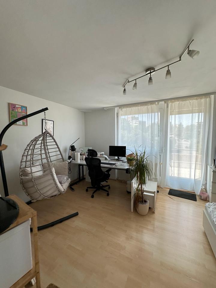 Charmantes, möbliertes 1-Zimmer-Apartment mit großem Balkon
