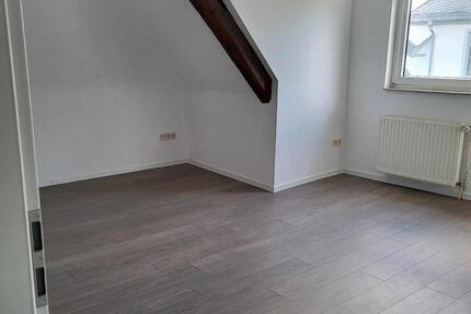 Haus Usingen - 5 Zimmer, 150 m&sup2;, 1.450&euro; | Angebot:27618274