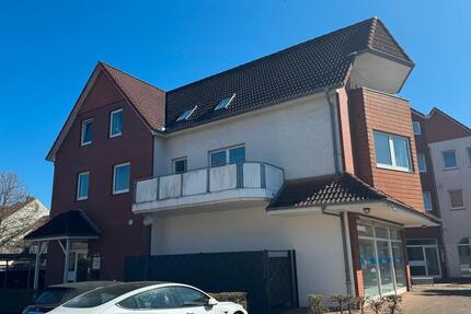 Diese attraktive Bürofläche im ersten Obergeschoss bietet auf ca. 110 m² eine ideale Arbeitsumgebung für Unternehmen oder Freiberufler. Die Einheit verfügt über drei gut geschnittene Büroräume,... zimmer