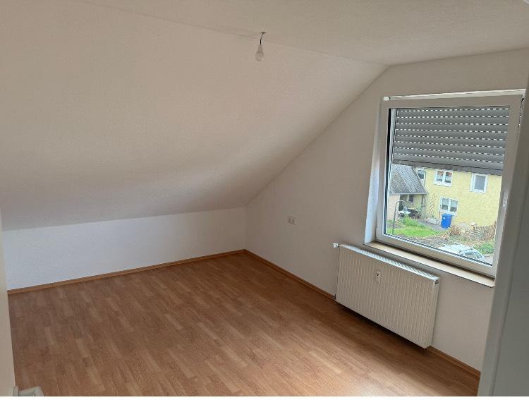 Dachgeschoßwohnung Mengen - 4 Zimmer, 100 m&sup2;, 1.170&euro; | Angebot:26495338