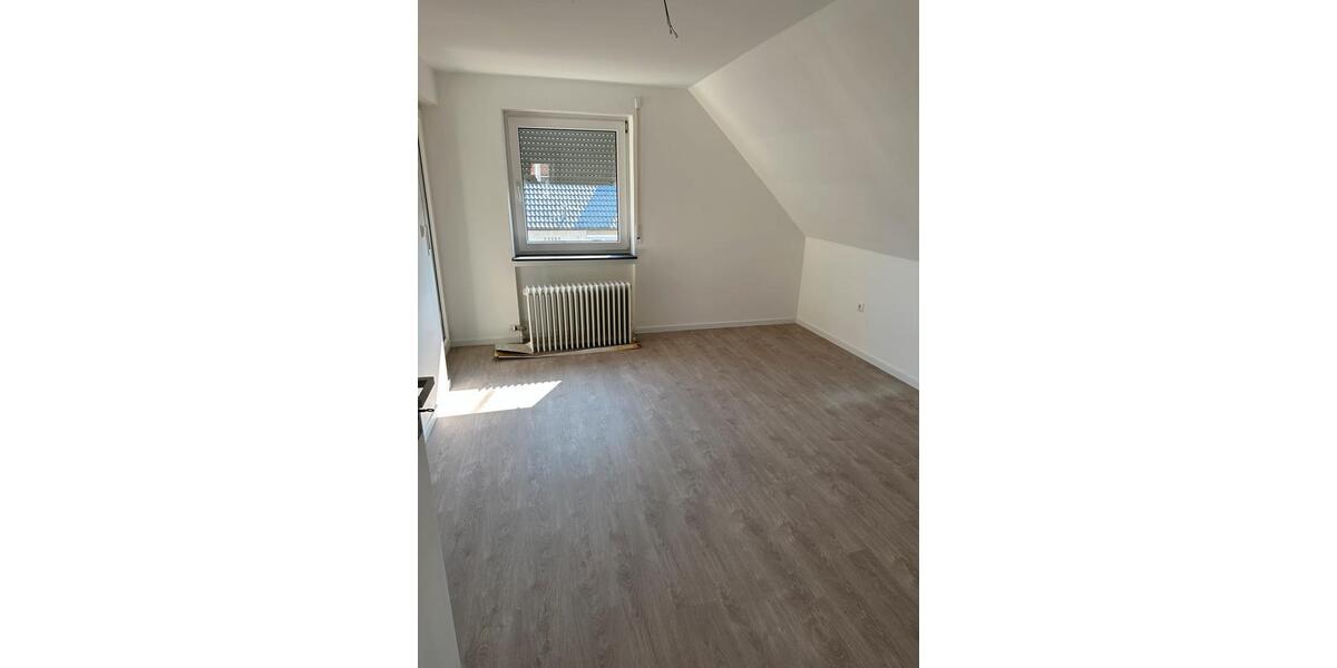 Dachgeschoßwohnung Brackenheim - 3 Zimmer, 60 m&sup2;, 900&euro; | Angebot:25807549