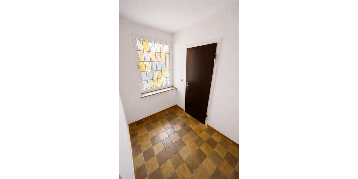 Erdgeschoßwohnung Kaarst - 7 Zimmer, 180 m&sup2;, 1.900&euro; | Angebot:26548422