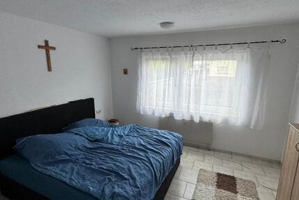 Vermiete zentrale 3-Zimmer-Wohnung mit Balkon & TG-Stellplatz zimmer