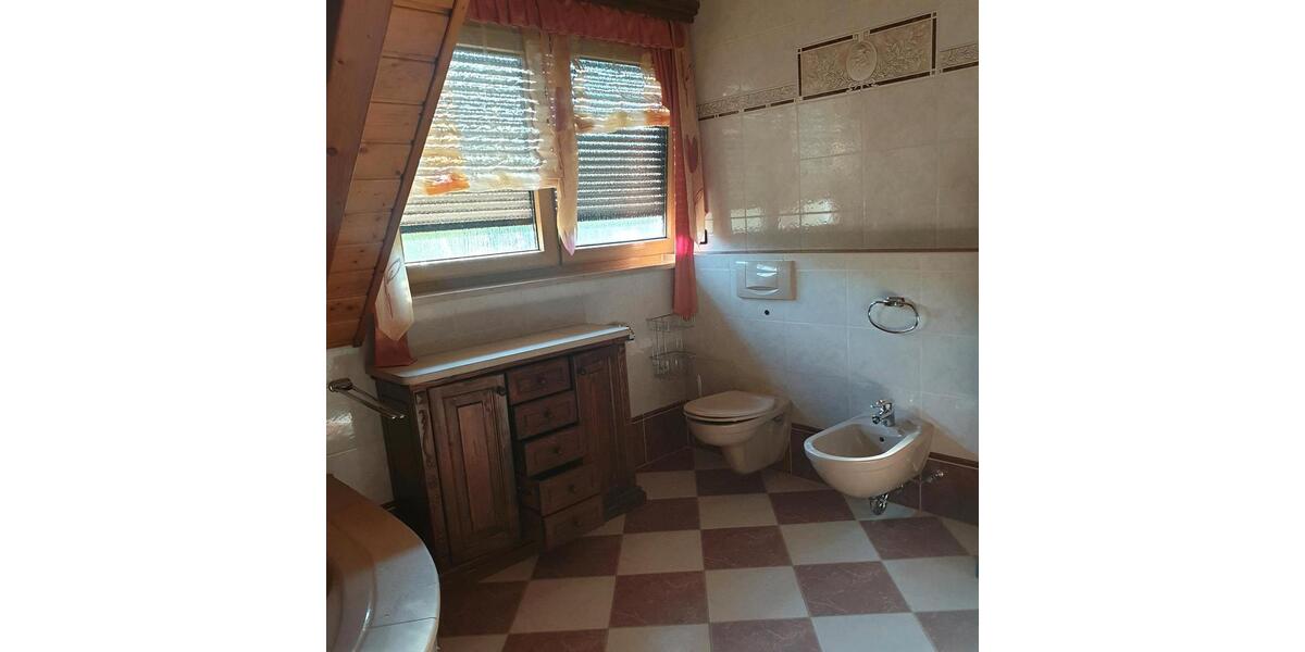 Dachgeschoßwohnung Herrieden - 3.5 Zimmer, 150 m&sup2;, 1.180&euro; | Angebot:25326585