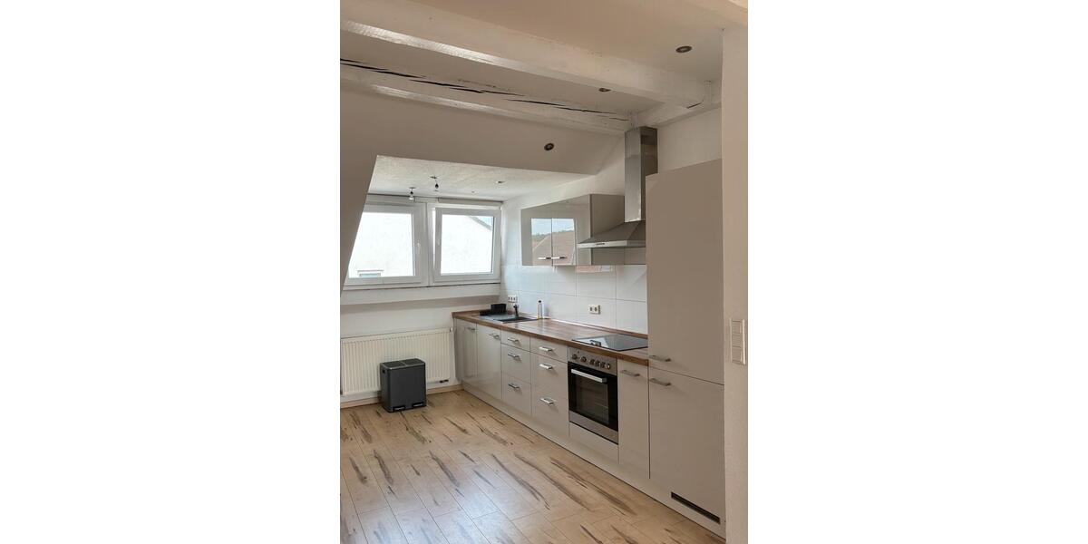Dachgeschoßwohnung Saarlouis - 4 Zimmer, 120 m&sup2;, 900&euro; | Angebot:26614994