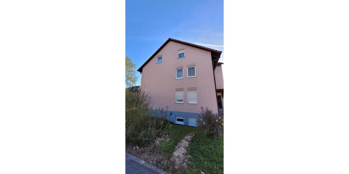 Dachgeschoßwohnung Bad Neustadt an der Saale - 3 Zimmer, 75 m&sup2;, 565&euro; | Angebot:26165800