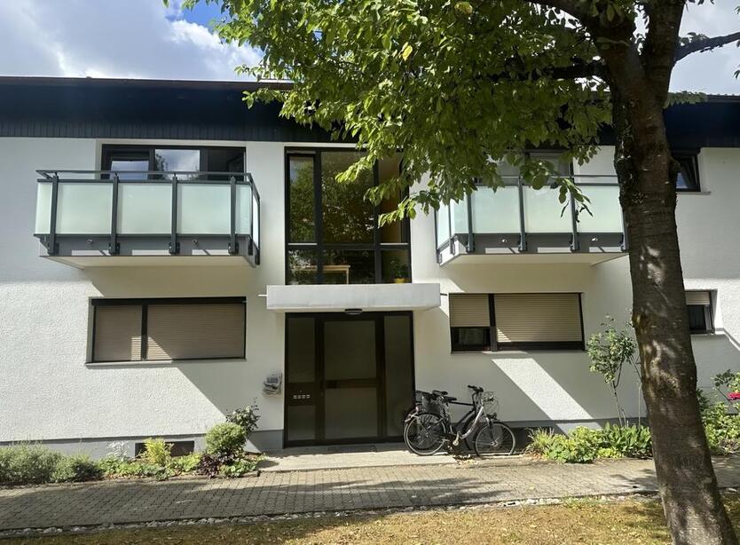Sonnige 2,5-Zimmer-Wohnung mit Home-Office & 1000 m2 Garten !