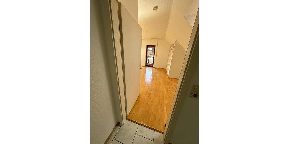 Dachgeschoßwohnung Hohenroth - 3 Zimmer, 102 m&sup2;, 750&euro; | Angebot:25641053