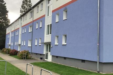 Sanierte 2 Zimmer Erdgeschoss Wohnung mit Balkon, sofort anmietbar! zimmer