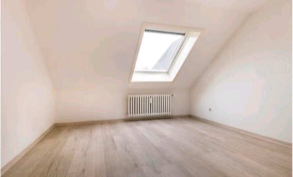 Dachgeschoßwohnung Büren - 2 Zimmer, 35 m&sup2;, 210&euro; | Angebot:25223694