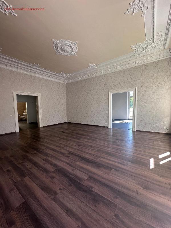 Luxuriöse 4-Raum-Wohnung mit ca. 154 m², Whirl-Poolwanne & einem gepflegten Garten in zentraler Lage von Meerane