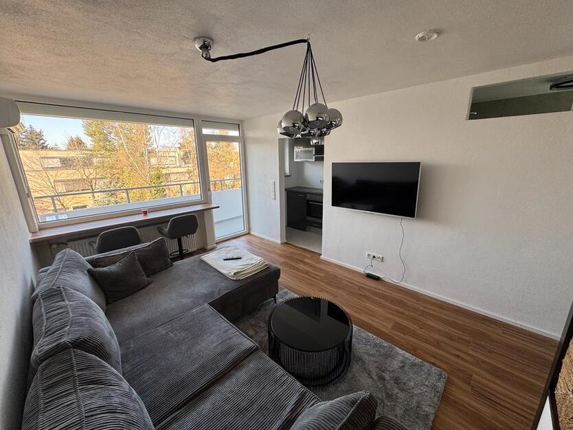 Luxuriöse Sanierte Mobilierte ca 40qm Wohnung 5 min bis Zentrum