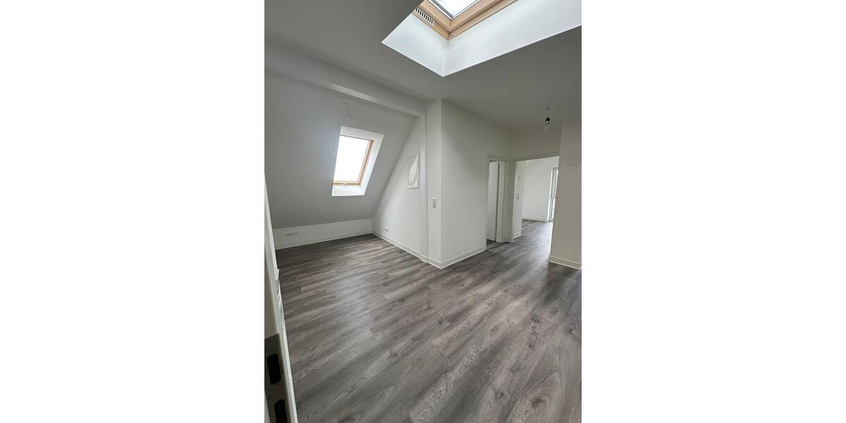 Dachgeschoßwohnung Magdeburg Großer Silberberg - 2 Zimmer, 60 m&sup2;, 700&euro; | Angebot:25551045