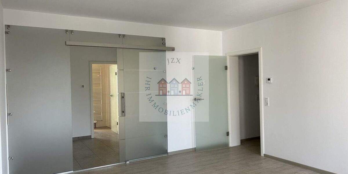Etagenwohnung Zwickau Innenstadt - 3 Zimmer, 86 m&sup2;, 688&euro; | Angebot:24670365
