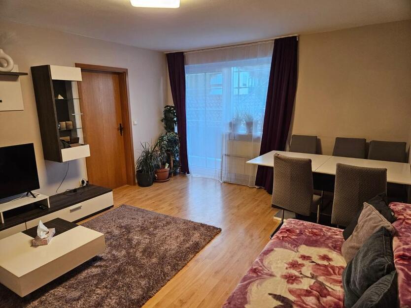 Helle, freundliche 2-Zimmer-Wohnung mit Einbauküche zu vermieten