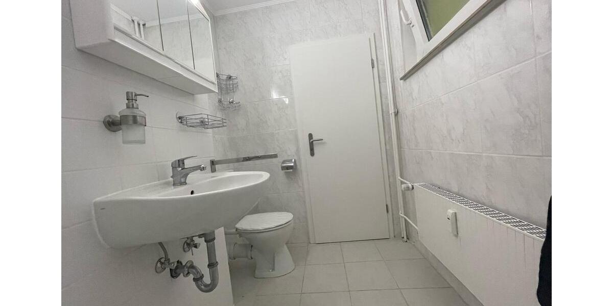 Helle 2 Zimmer EG Wohnung mit Balkon 2 zimmer