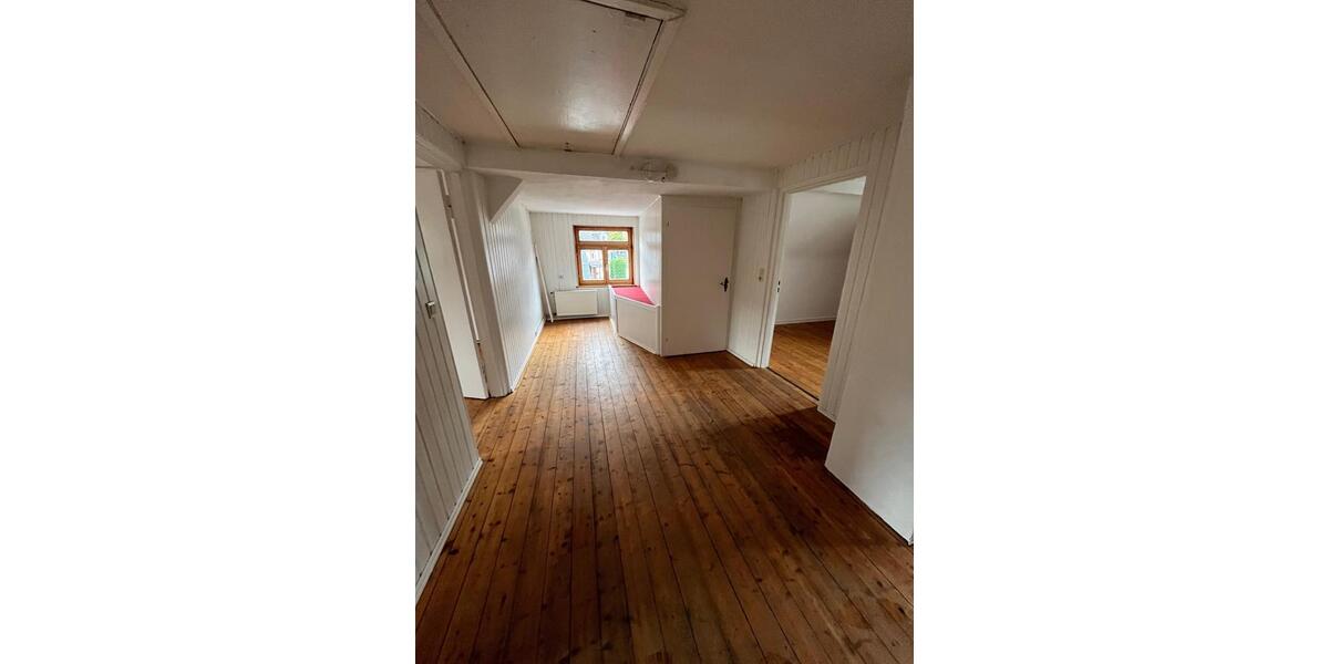 Dachgeschoßwohnung Herdorf - 3 Zimmer, 70 m&sup2;, 400&euro; | Angebot:25145635